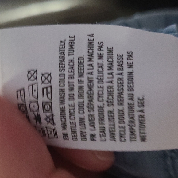 American Eagle loose fit will fit Large or X-Large woman - Picture 10 of 10